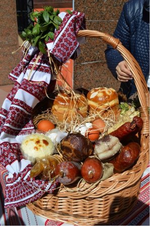 В рамках передсвяткового ярмарку підвели підсумки конкурсу на кращий Великодній кошик, кращу паску, кращий кондитерський виріб та кращу писану