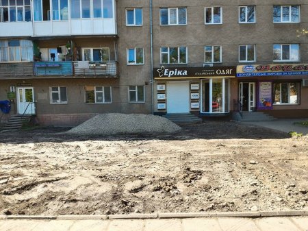 В Івано-Франківську підприємця, який самовільно знищив газон, змусять його відновити