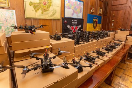 З Франківська на Авдіївський напрямок: міський голова передав дрони на передову